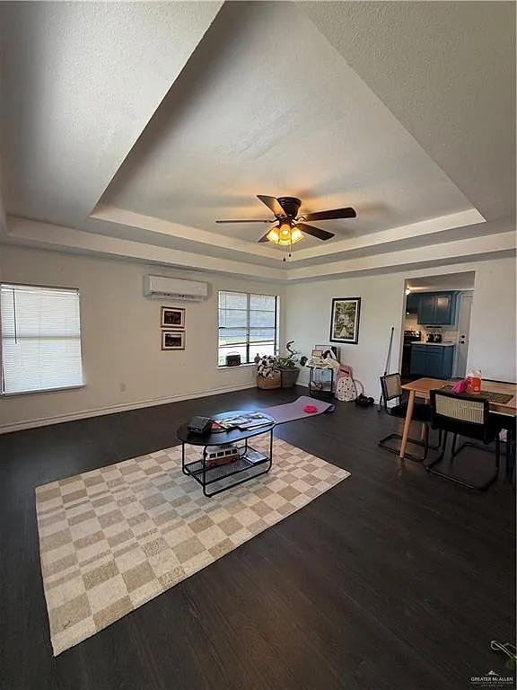3 bed, 1.0 bath, 1056 sqft, $1,600 — Photo 4