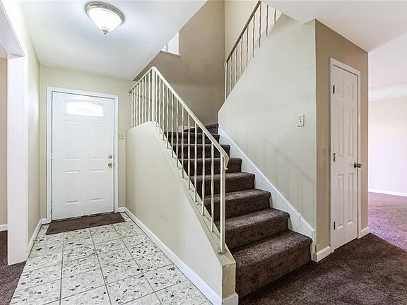 5th image of 233 Cottonwood Dr