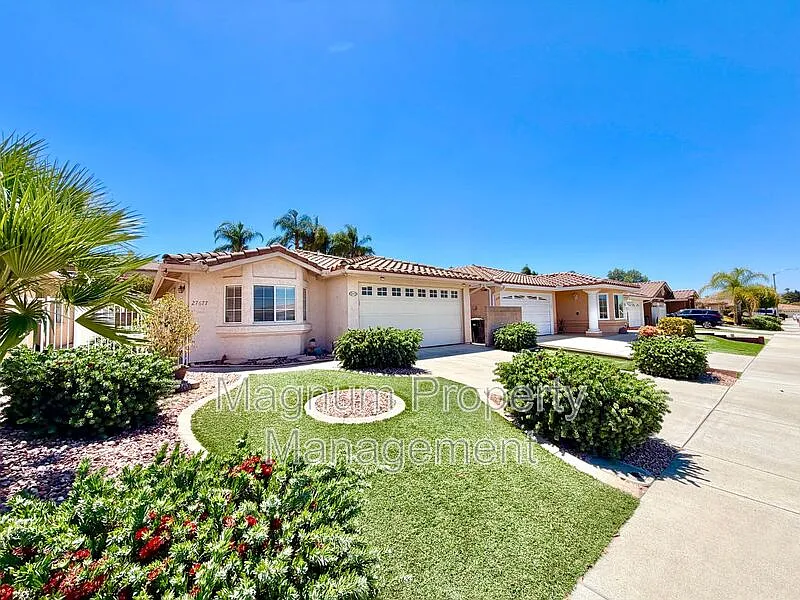 2 bed, 2.0 bath, 1111 sqft, $2,200 — Photo 3