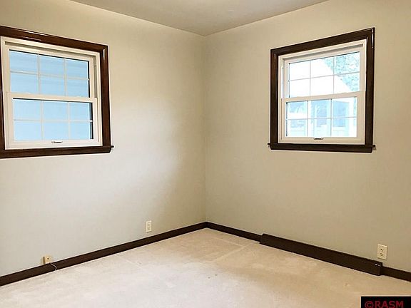 5th image of 922 Charles Ave