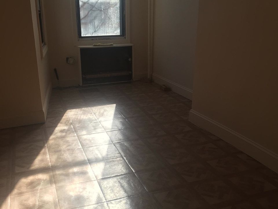 2nd image of 5911 Woodbine St