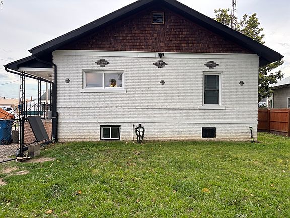 3rd image of 305 W Ray Ave