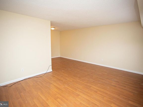 3rd image of 11 Dover Dr