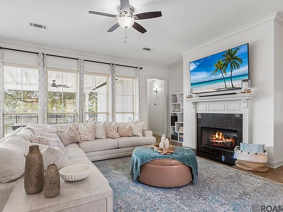 5th image of 10644 Springtree Ave