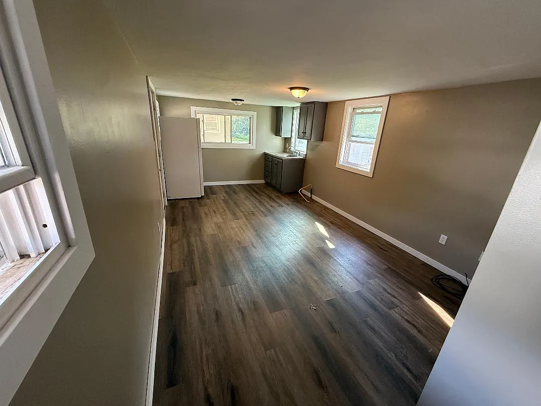 1 bed, 350 sqft, $800 — Photo 3