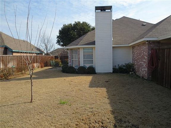 3rd image of 1013 Columbia Dr