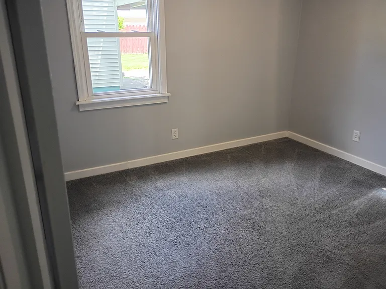 1624 Elm Rd NE — Photo 4