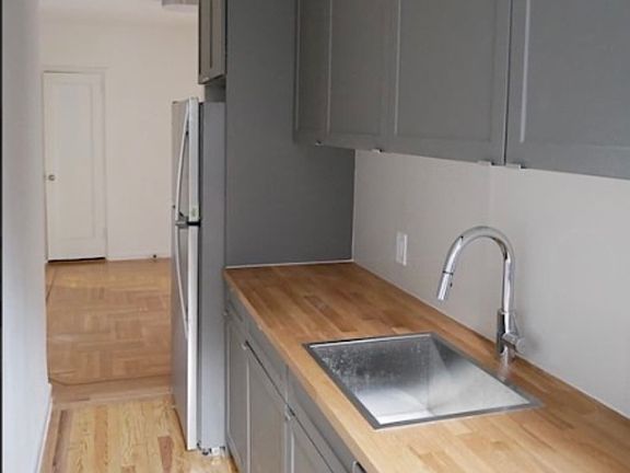 2nd image of 200 Haven Ave #5RR