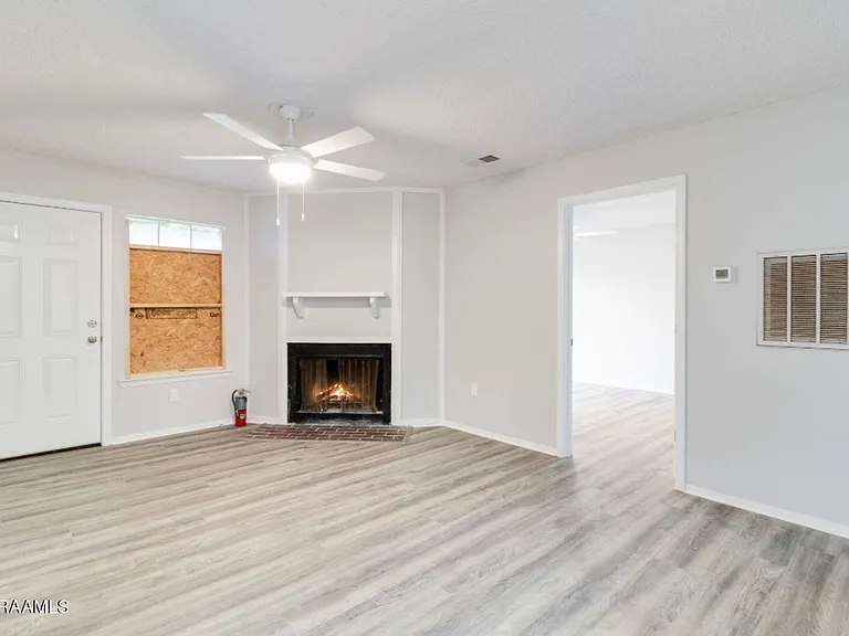 107 Meudon St #D — Photo 1