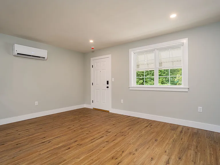 145 King St — Photo 10