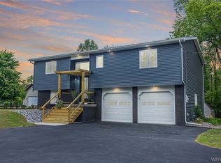 8699 Hartshorn Rd, Batavia, NY 14020