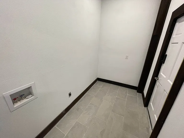 112 Yates St — Photo 14