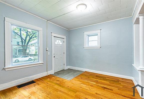 5th image of 437 Cottage St #437