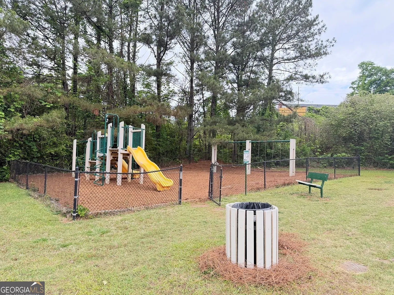 2 bed, 1.5 bath, 1000 sqft, $1,225 — Photo 3