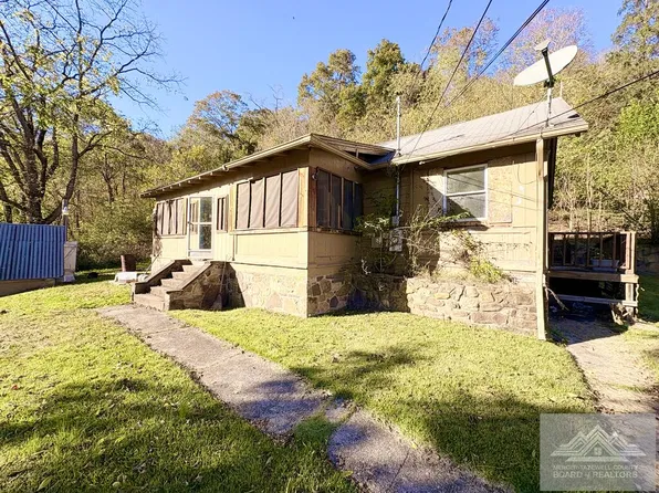 58 Wiggins Xing, Hinton, WV 25951