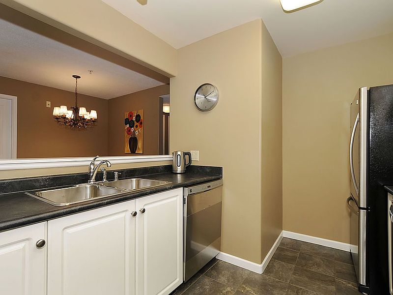 Victoria Apartment for rent - 2 Bedrooms — photo 14