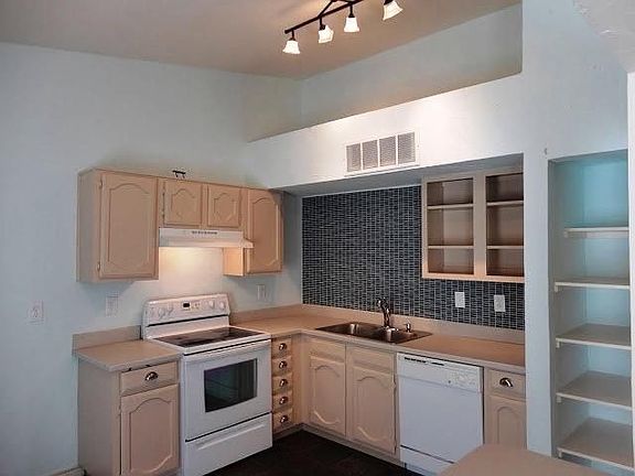 3rd image of 2609 Driskill Dr