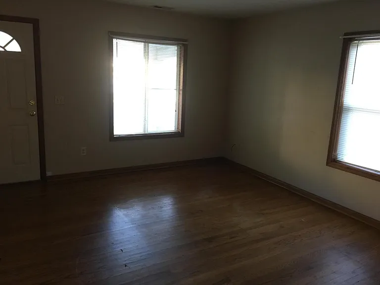 510 N Walnut St — Photo 3