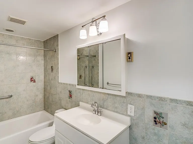 204 Warwick Rd #C — Photo 10