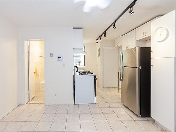 3rd image of 200 Bay 22nd St APT C3