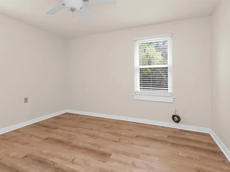 6002 Shelburne St — Photo 17