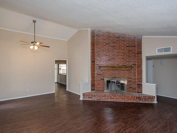 4th image of 3205 Amberway Dr