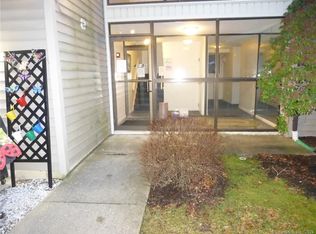 54 Henry St, Norwich, CT 06360