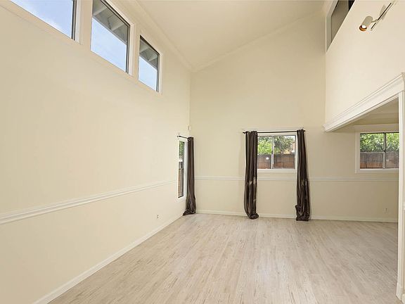 4th image of 2912 Acresite St #1/2