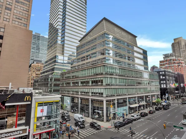 200 East 58th Street 5E image 3 of 6