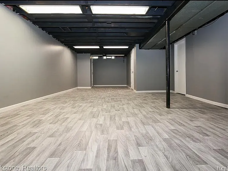 24320 Cunningham Ave — Photo 14