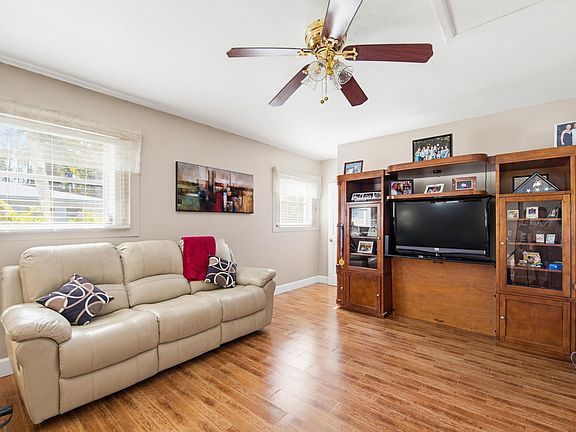 4th image of 47 Constitution Dr