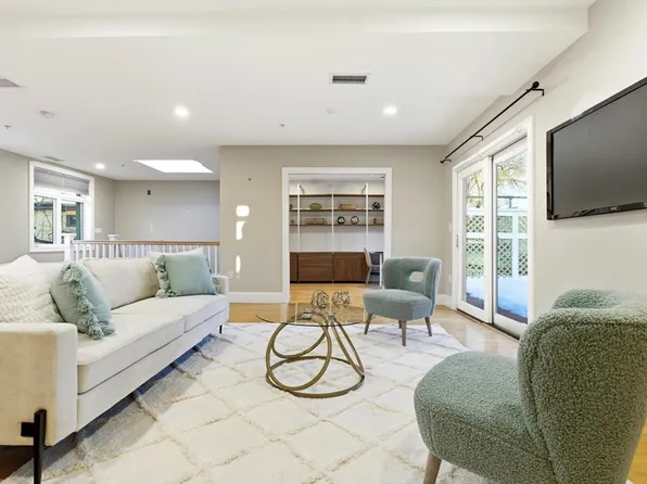 38 Brookford St #2, Cambridge, MA 02140