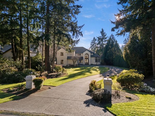 5012 N Foxglove Dr NW