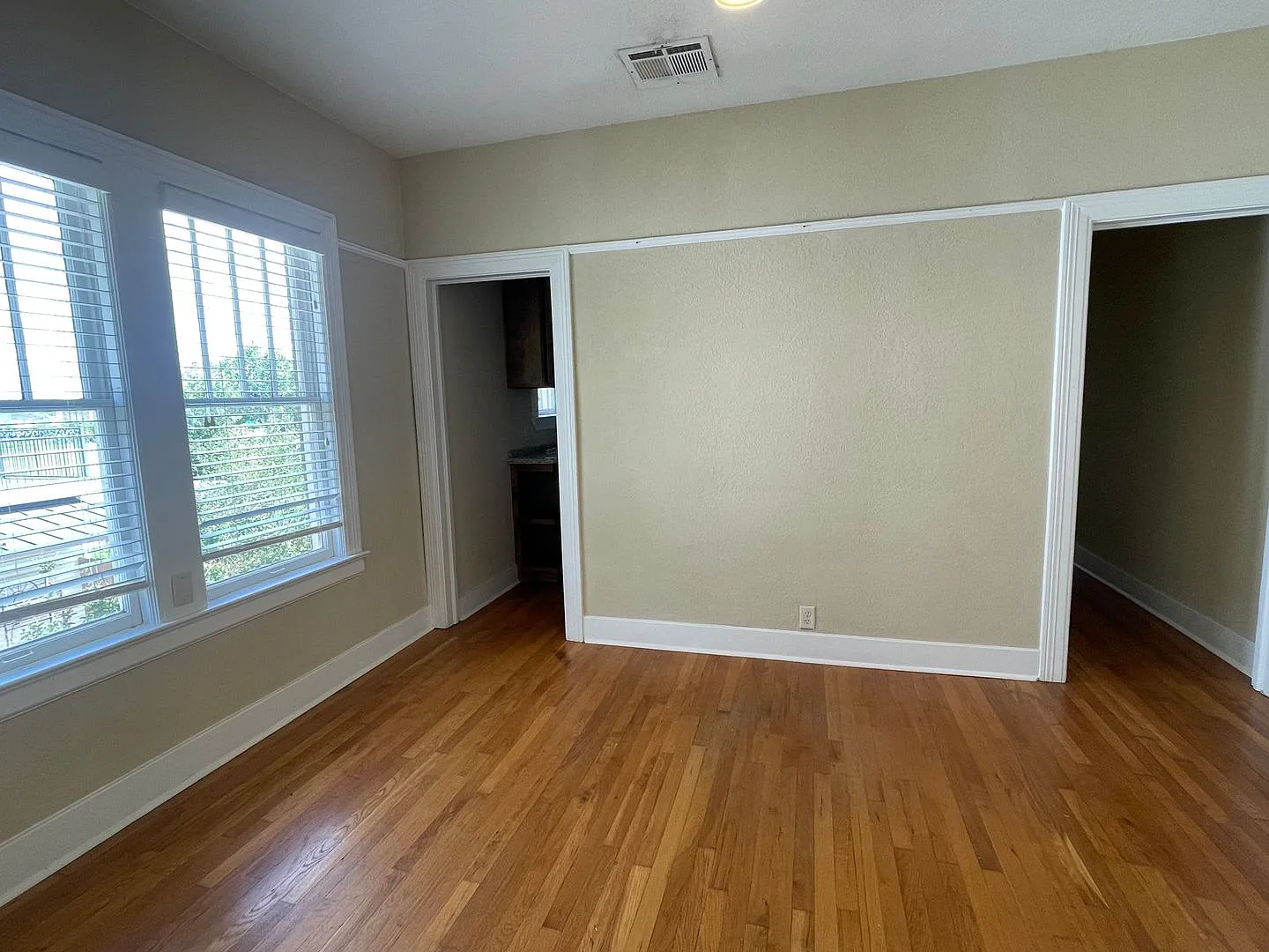 1B/1B Apartment Available Near Downtown Lake Charles — Photo 3