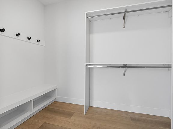 5th image of 7087 Kiviaq Cres