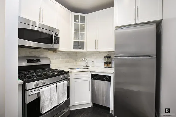 Sold by R New York | media 15