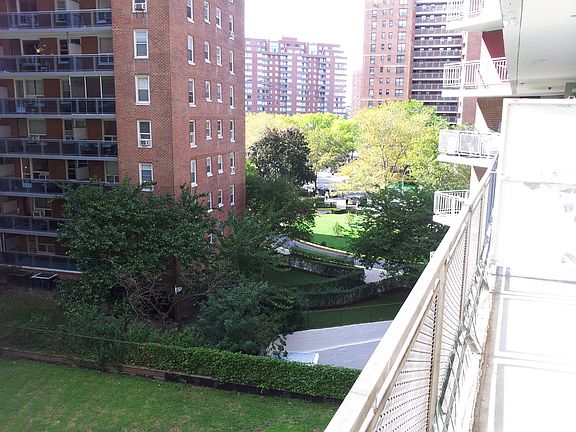 5th image of 6260 99th St APT 1706