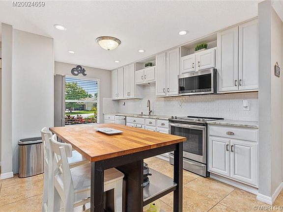3rd image of 3686 SW Margolo Ln