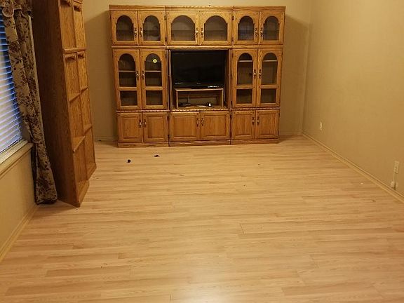 3rd image of 4404 Hewitt Ct