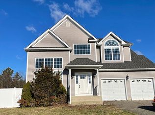 1 Camden Ct, Medford, NY 11763