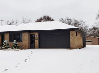 7572 Floral Ave, Jenison, MI 49428