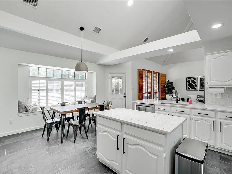 922 Blackstone Dr — Photo 18