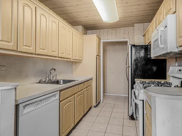 138-10 Franklin Avenue image 10 of 15