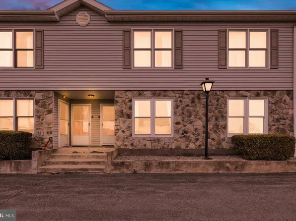 711 Hill Rd APT K, Wernersville, PA 19565
