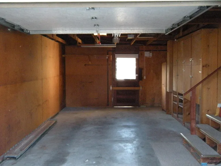 Single car garage