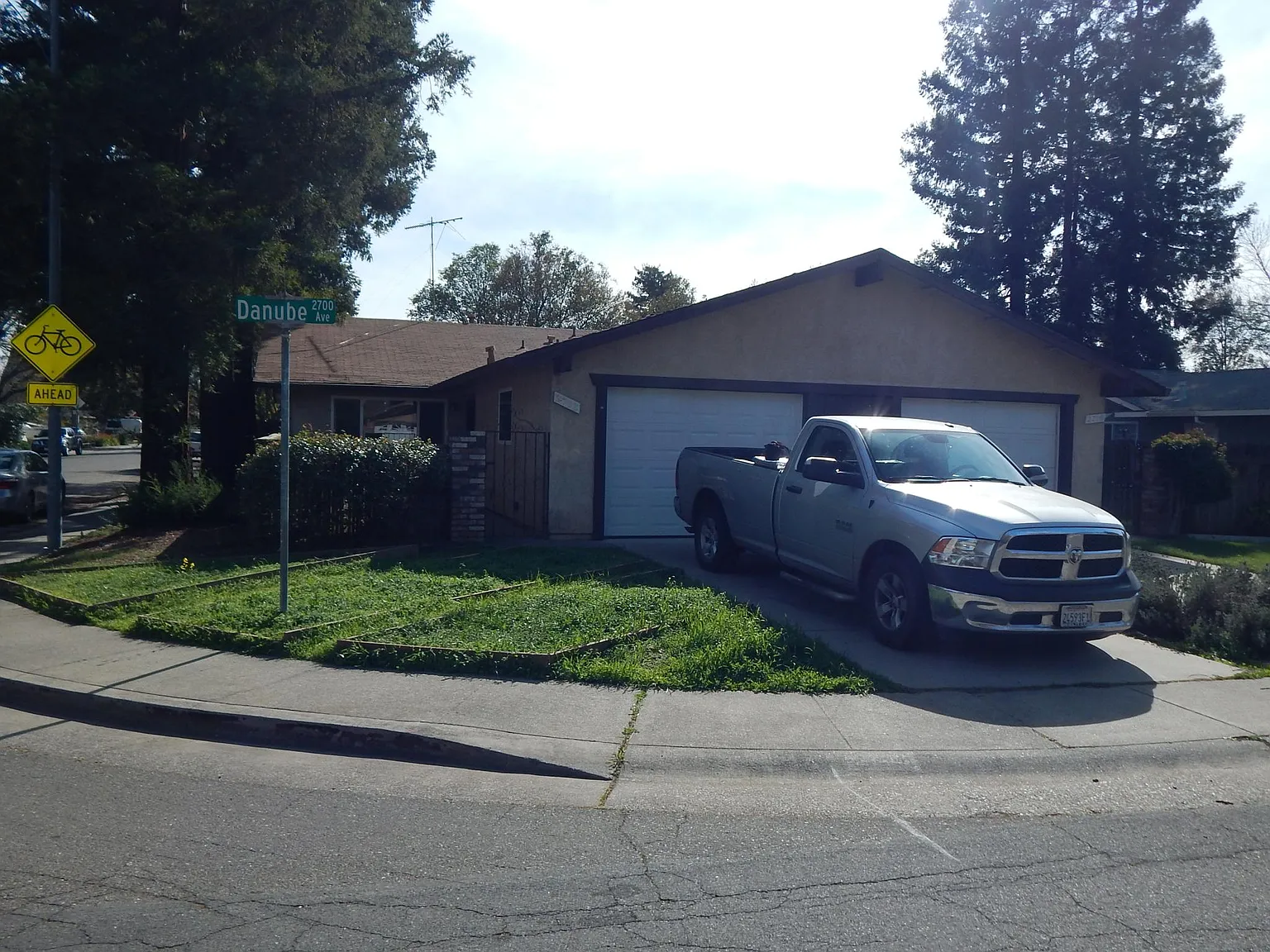 2708 Danube Ave photo 1