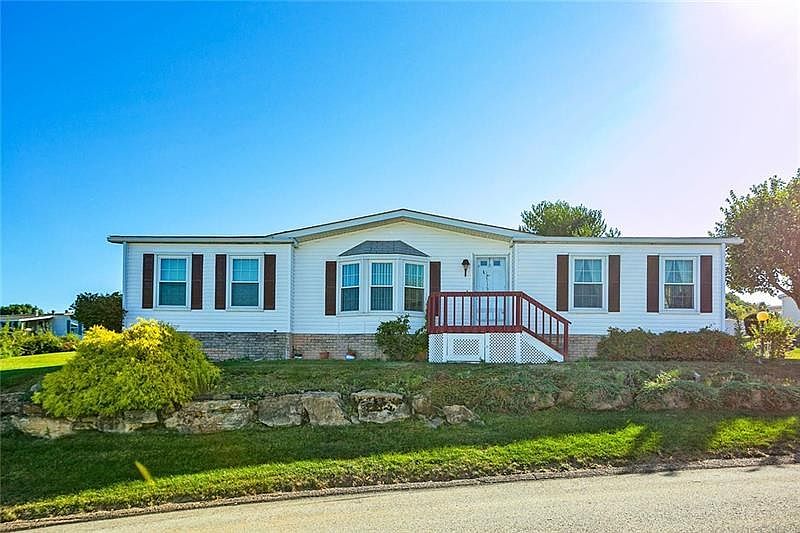 1st image of 802 Clover Ln