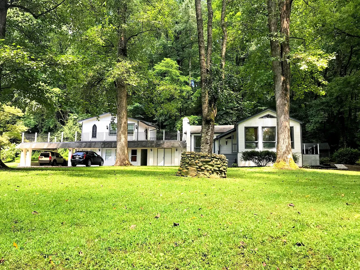 Photo 2 of 53 - 140 Cool River Dr - Marietta, SC Building Photo - 140 Cool River Dr