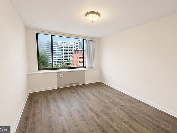 3rd image of 1111 Arlington Blvd APT 928