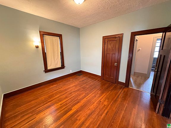 3rd image of 1309 Summit St
